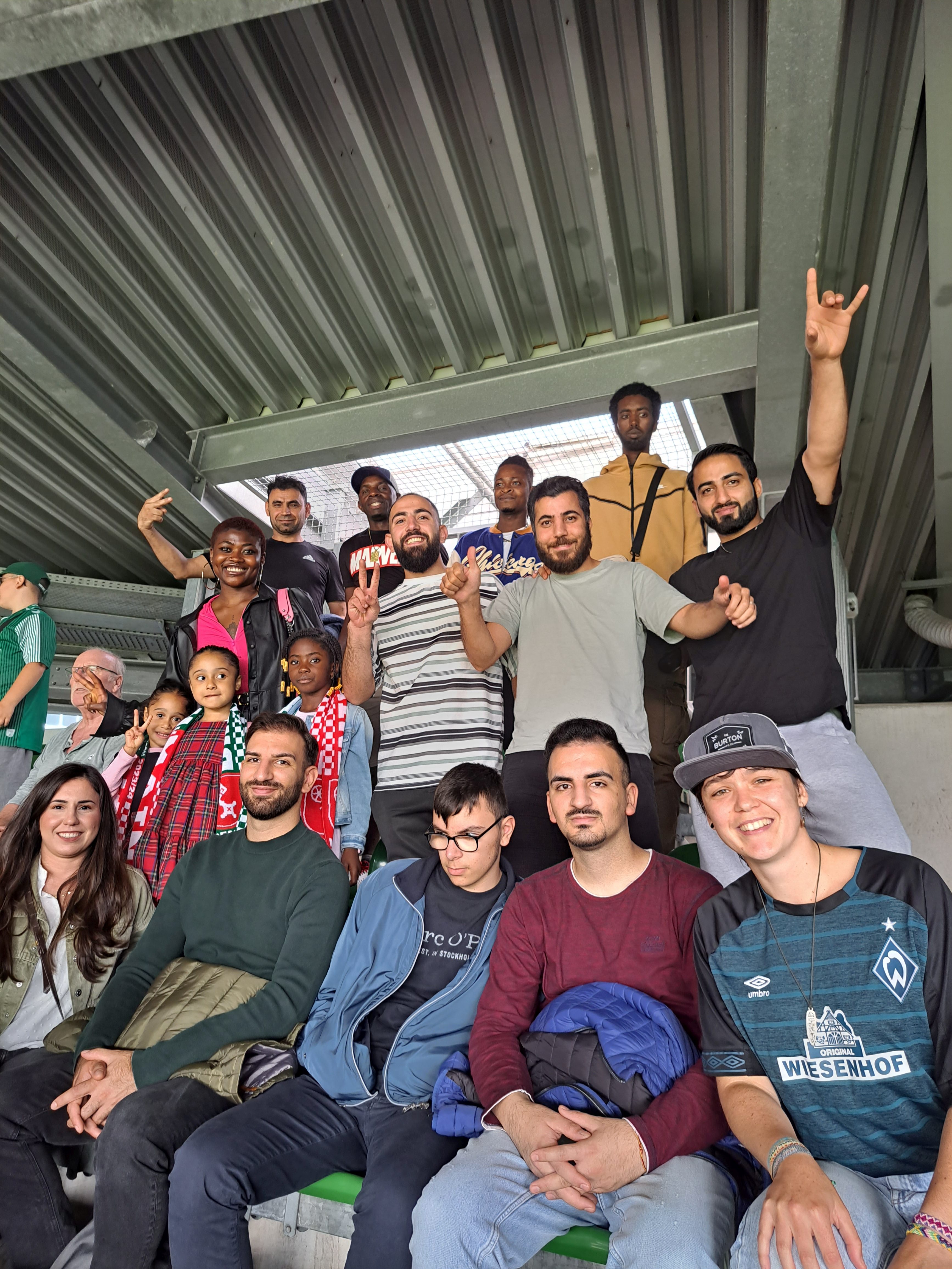 Hände hoch im Weserstadion - Ausflug des JMD